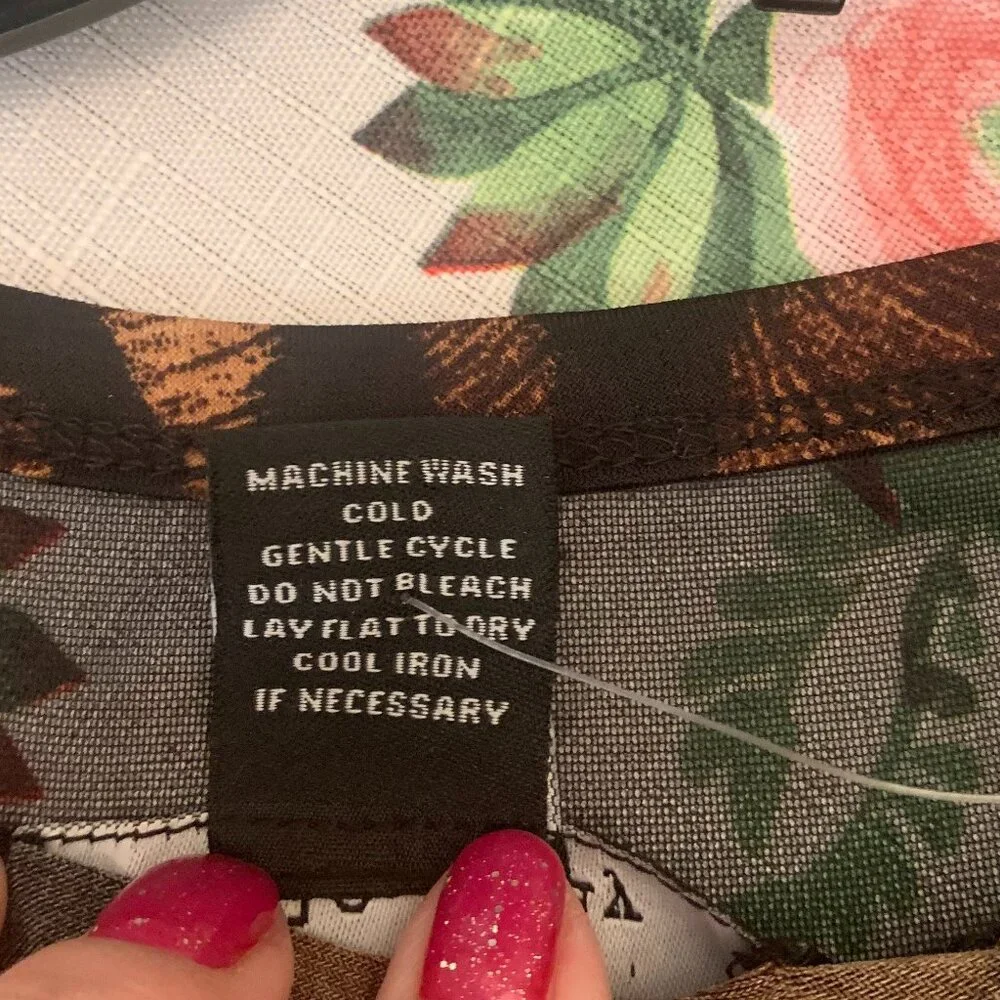 ADELE & MAY Women’s Animal Print Blouse (NWT) SZ Sm - Picture 8 of 8